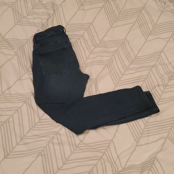 Universal Threads High Waisted Jeans - Size 4 - Picture 3 of 4